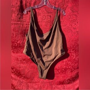 Skims *SET vacation swim suit w/ skirt